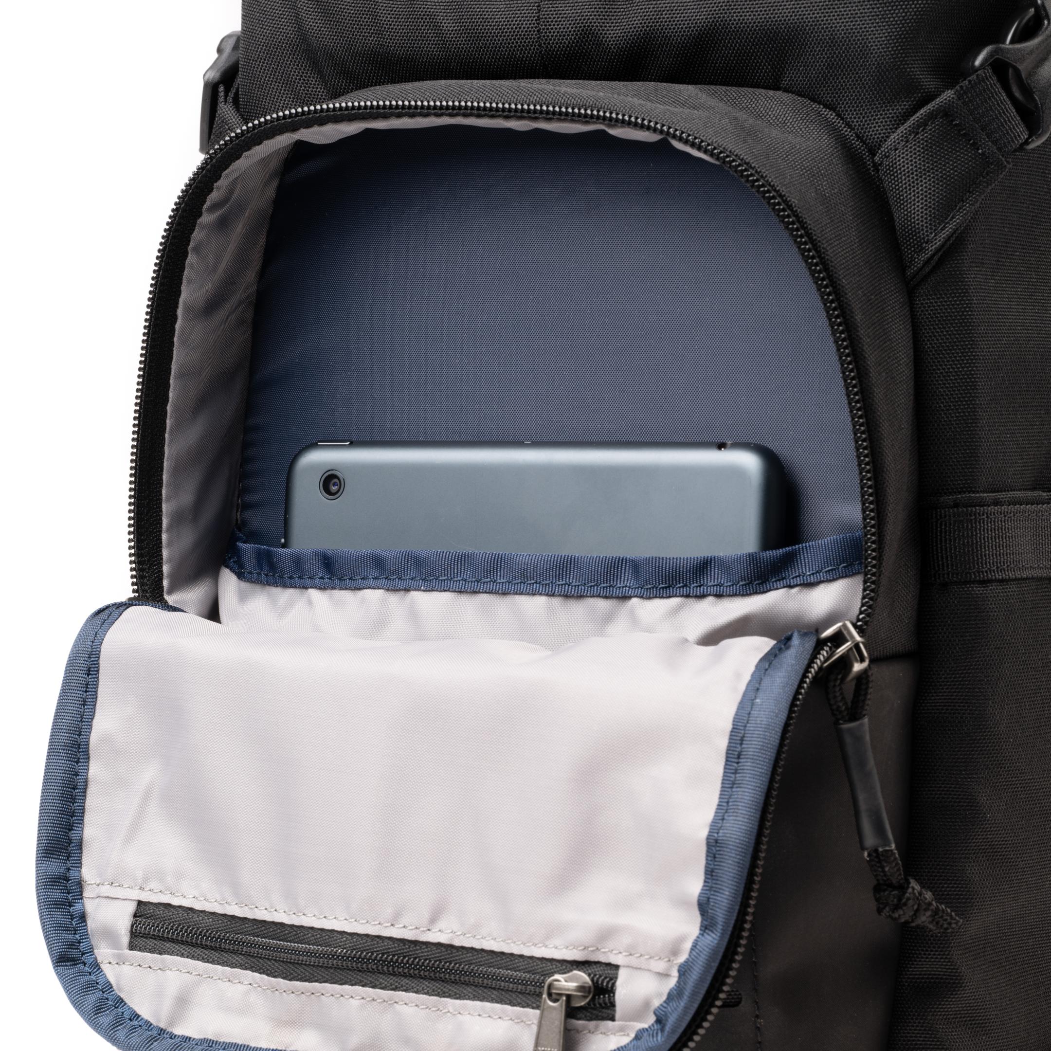 Think Tank Darklight Backpack 14l - Black