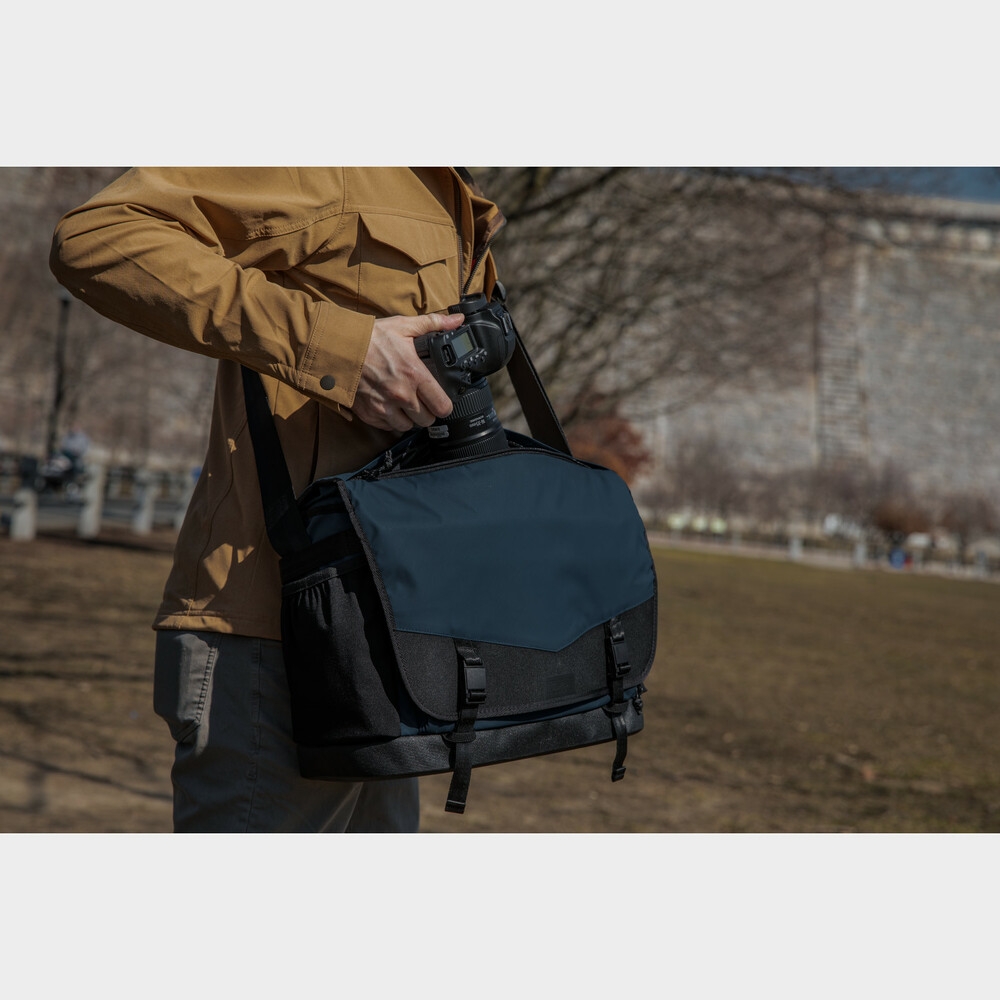 Tenba DNA 16 Slim Messenger Tasche schwarz