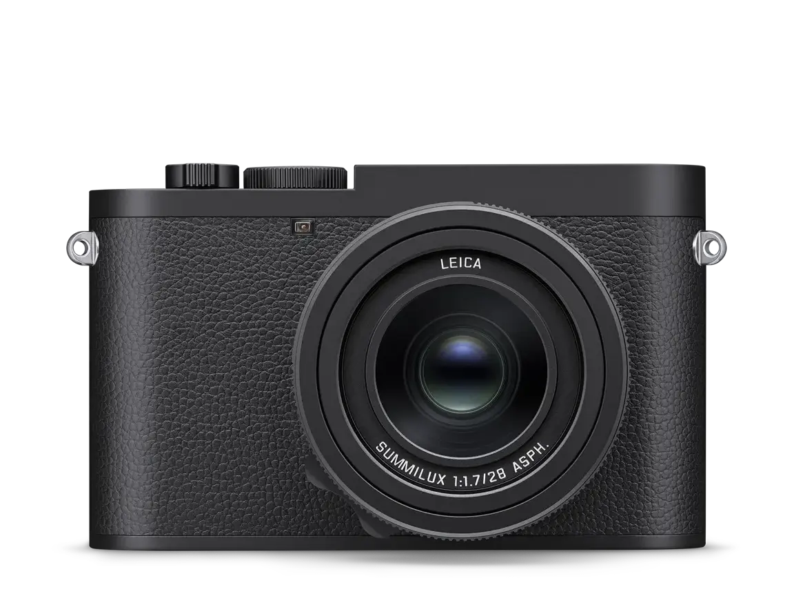Leica Q3 Monochrom in Frontansicht mit Summilux 28 mm f1.7 ASPH. und schwarzer Belederung