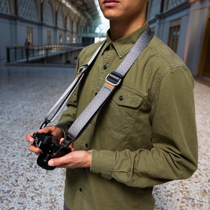 Peak Design Slide Lite Ash - Kameragurt für Einsteiger-DSLRs und größere spiegellose Systemkameras