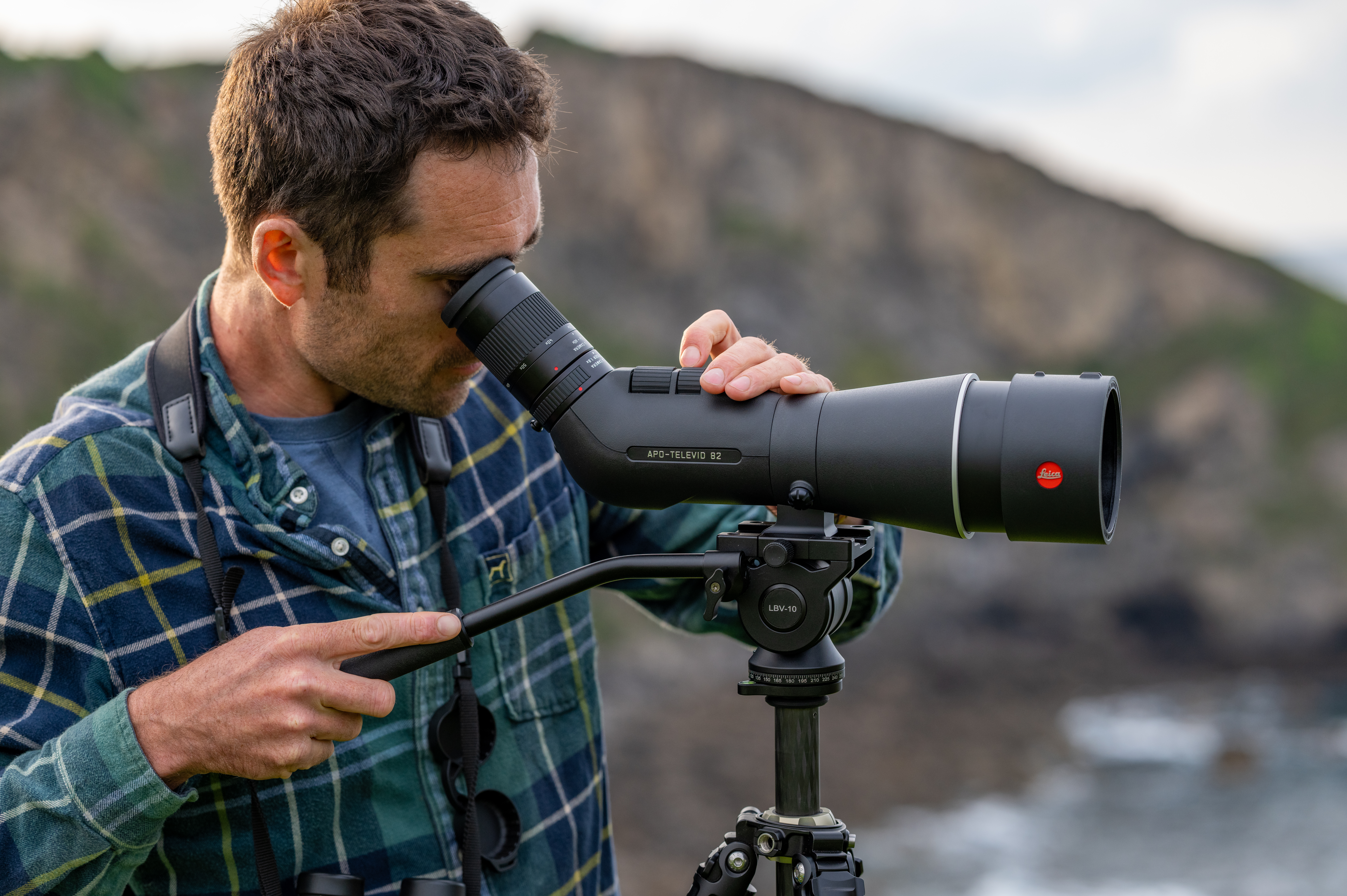 Leica APO-Televid 65 Set inkl. 25-50 Okular ASPH. (Neuheit) Travel-Kit inkl. Leica Tasche & Benro Stativ TTOR34CLVS4PRO