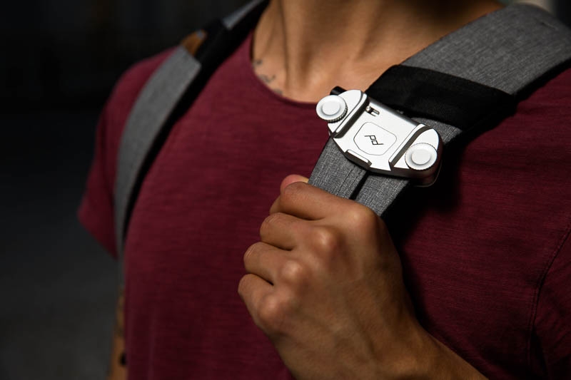 Peak Design Capture Clip v3 Silver - Kameraclip zum Tragen von DSLR-/DSLM-Kameras an Gurten oder Gürteln
