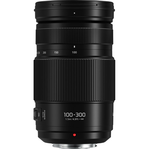 Panasonic Lumix G Vario 100-300mm f4.0-5.6 OIS Frontansicht auf weißem hintergrund