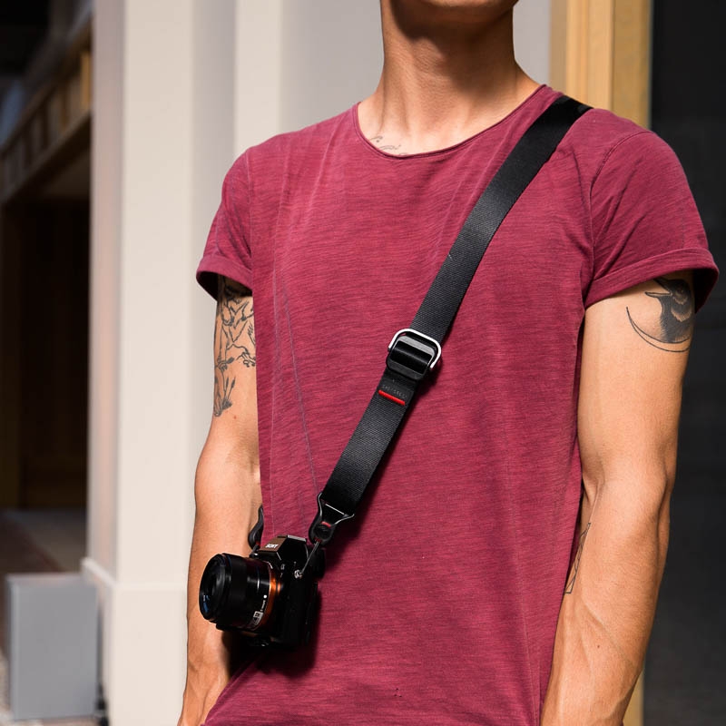 Peak Design Slide Lite Black - Kameragurt für Einsteiger-DSLRs und größere spiegellose Systemkameras